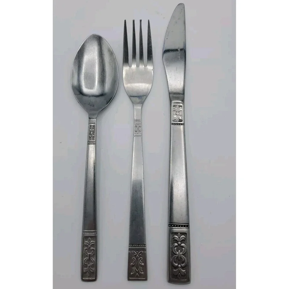 Homequip Hallmark Customcraft Fleur de Lis Flatware Lot Similar Knife Fork Spoon